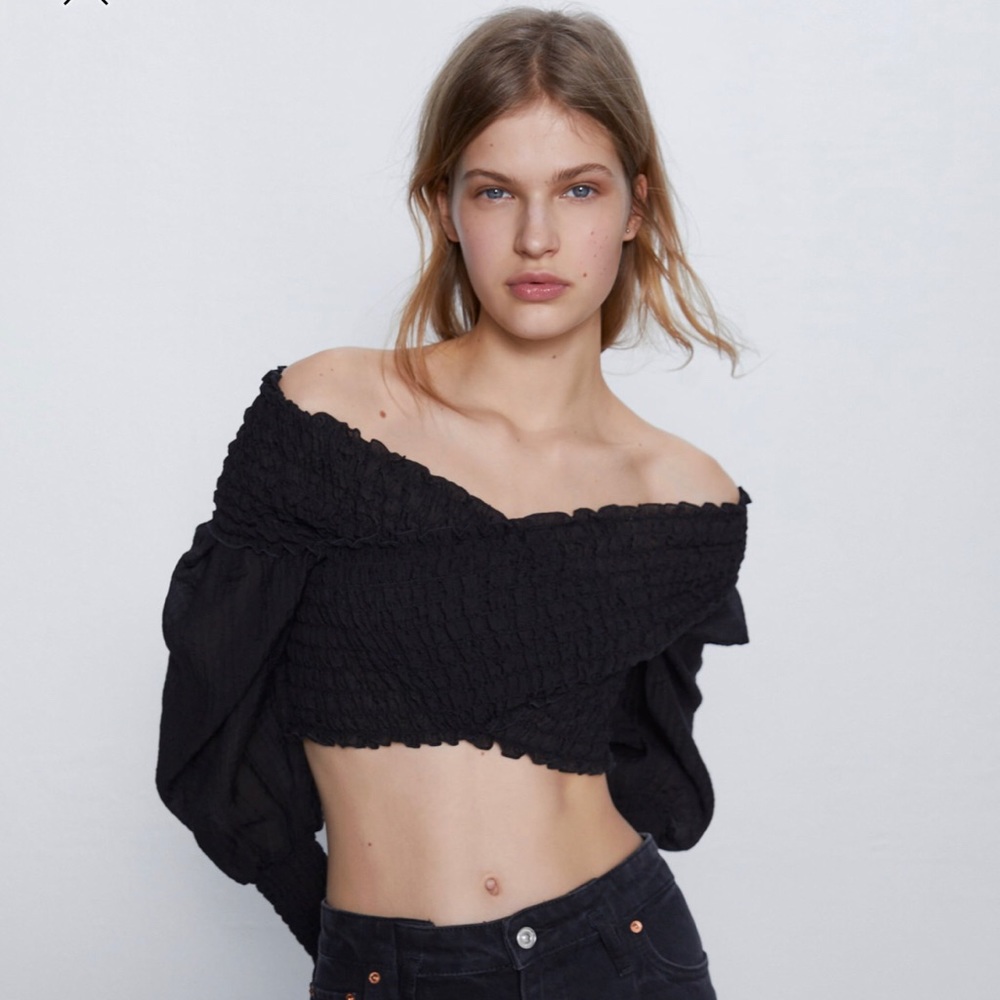 Zara Cropped shirt